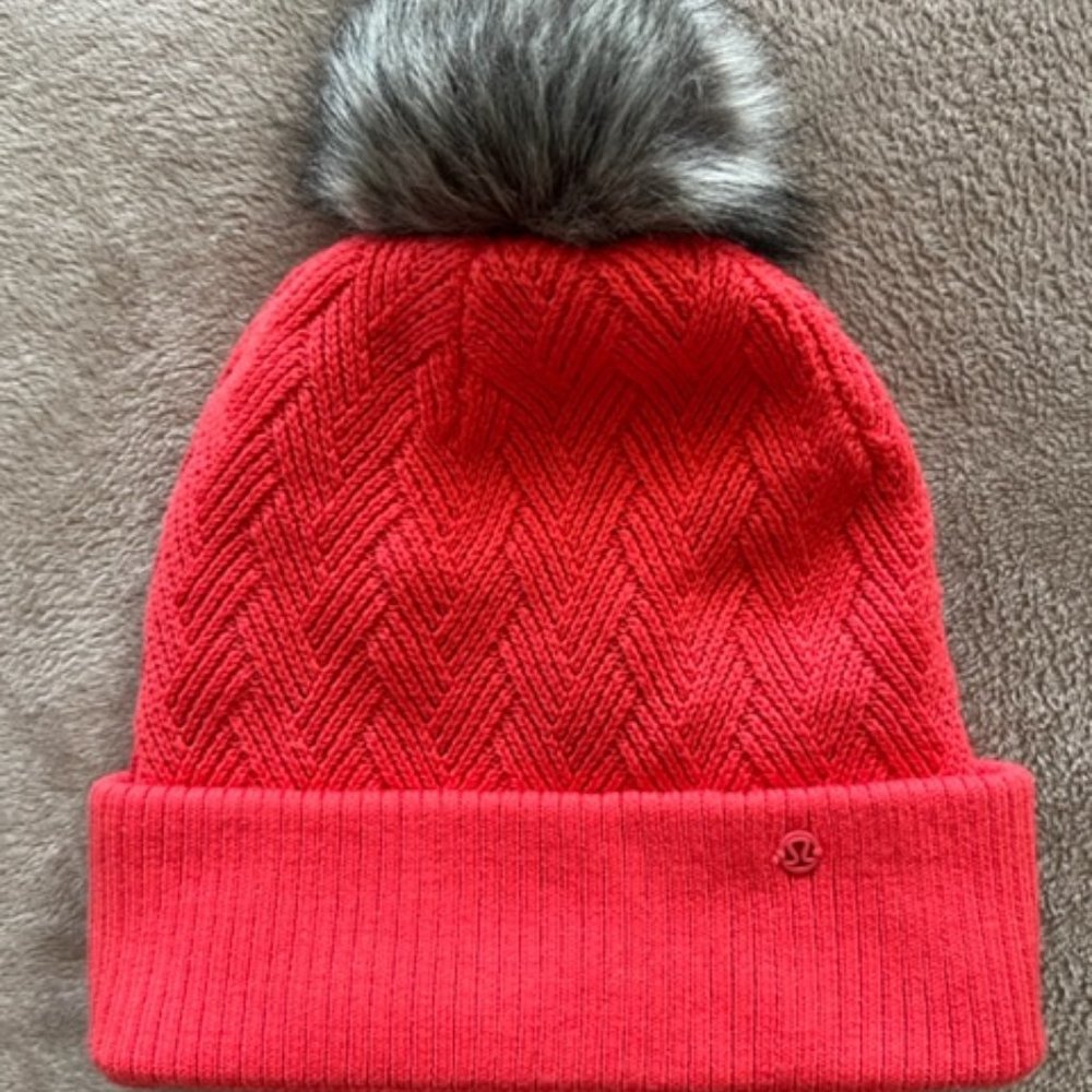Lululemon Sherpa Weave Pom Beanie